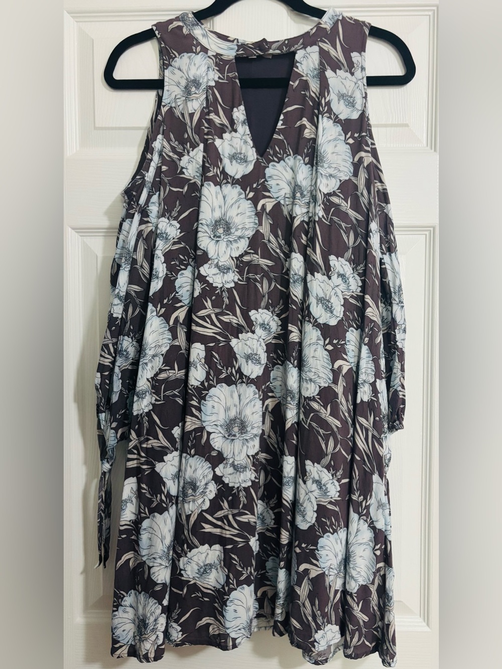 Miss Me Floral Top in Black, White & Light Blue